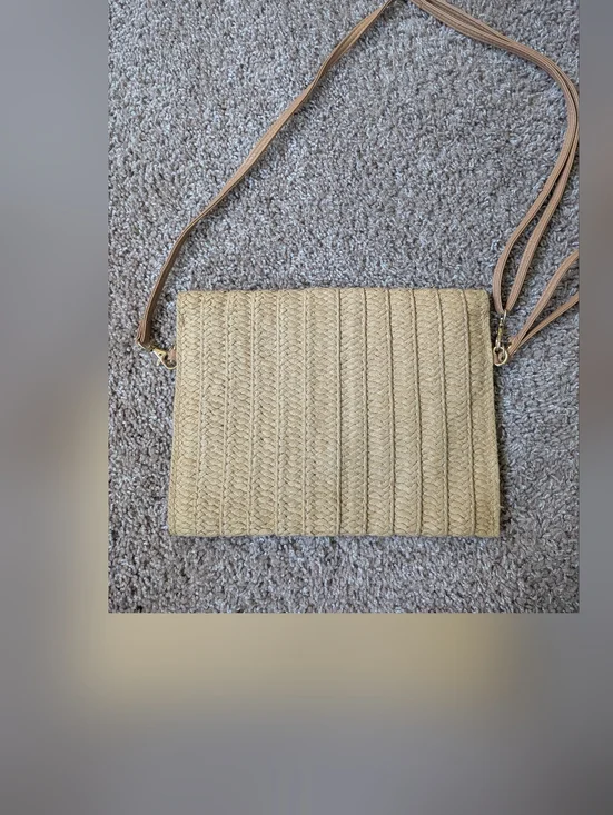 Woven Straw Envelope Adjustable Crossbody Clutch - Picture 4 of 11